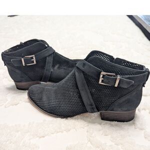 🖤 Vince Camuto Casha Perforated Booties Black Suede 8.5 – Comfort Style